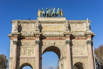 Fototapeta na wymiar Triumphal Arch (Arc de Triomphe du Carrousel) at Tuileries gardens in Paris, France. Monument built in 1806 - 1808 to commemorate Napoleon's military victories.