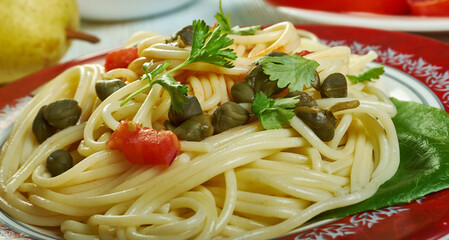Sicilian Spaghetti con pesto di capperi