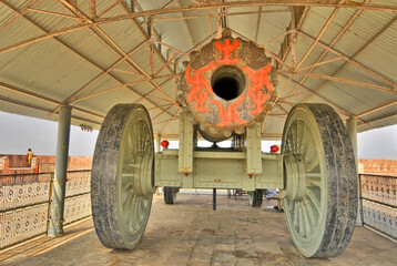 Fototapeta na wymiar Jaivana cannon - the world's largest cannon on wheels in Jaigarh Fort, India