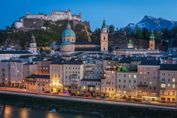 Fototapeta na wymiar Panorama von Salzburg mit Festung Hohensalzburg und Fluß Salzach, Salzburger Land, Österreich