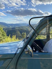 2 CV, paysage de montagne dans les C&eacute;vennes