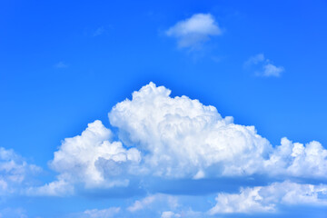 Naklejka na ściany i meble 遠景の青空と雲のコントラスト