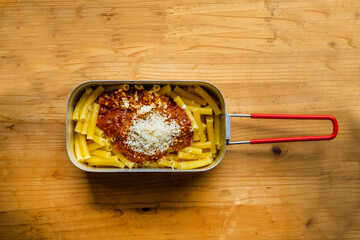 メスティンでパスタ　Pasta with tomato sauce made outdoors