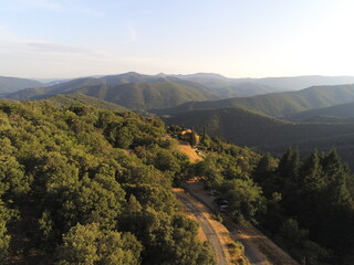 Route de montagne dans les Cévennes, vue aérienne