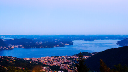 Panorama del Lago Maggiore fotografato dalle alture.