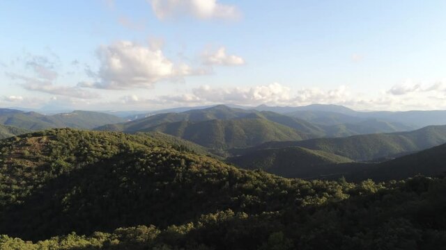 Paysage de montagne dans les C&eacute;vennes, vue a&eacute;rienne	