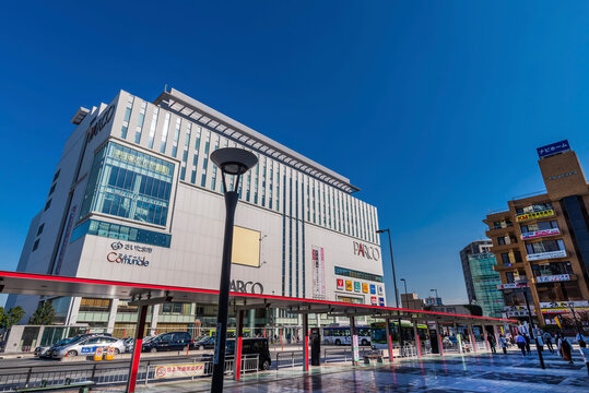 JR「浦和」駅東口 バスターミナルと「パルコ」のビルディング