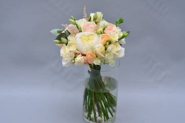 bridal bouquets of natural flowers