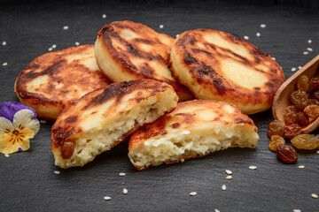 Cottage cheese pancakes with raisins. Healthy food