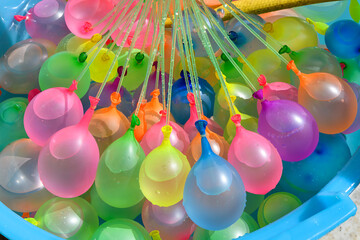 Filling a tub full of rubber balloons with water