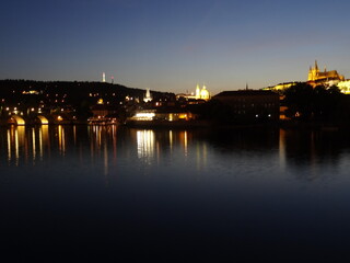 Fototapeta na wymiar Blick nachts zur Prager Burg
