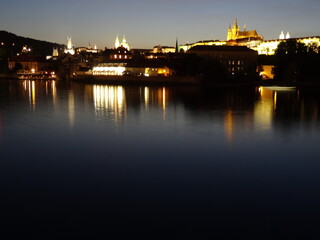 Fototapeta na wymiar Blick nachts zur Prager Burg