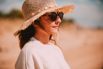 FIlle au chapeau de paille