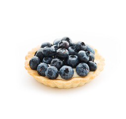 Naklejka premium Mini tart with blueberries isolated on a white background