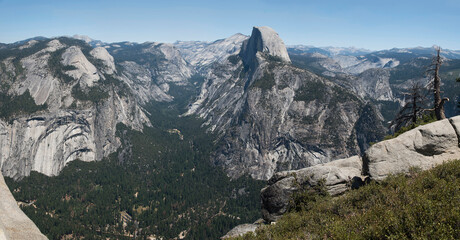 Fototapeta na wymiar Yosemite Valley Panoramic