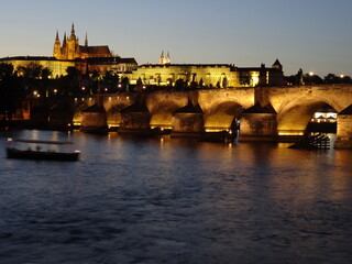 Abends an der Karlsbrücke, in Prag