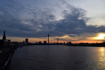 Düsseldorf bei Sonnenuntergang