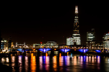 Fototapeta na wymiar Thames river with building lights in the night
