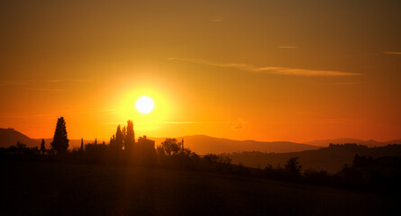 Landschaft in der Toskana bei Sonnenuntergang