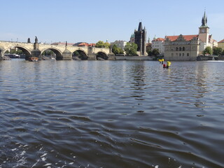 Blick zur Karlsbrücke in Prag