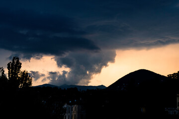 Fototapeta premium Temporale estivo fotografato a Intra, Verbania, Piemonte, Italia.