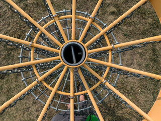 Top view of a disc golf frolfing basket with chain