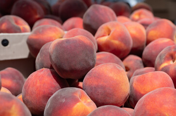 Fresh peaches at the farmers market