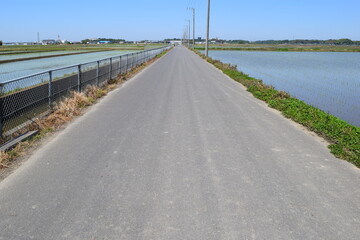 舗装された農業用道路