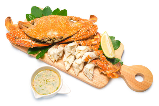 Steamed Crab With Spicy Seafood Sauce On The Wooden Plate.steamed Blue Crab With Spicy Dip, Thai Style, Seafood.