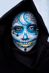 Persona con maquillaje de calavera