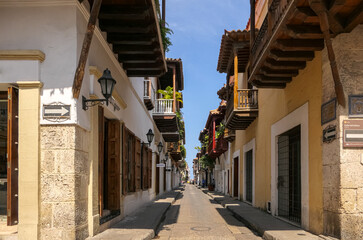 Fototapeta na wymiar Typical colonial street with blue sky in Cartagena, Colombia 