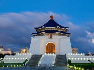 Fototapeta premium Night view of the National Chiang Kai-shek Memorial Hall