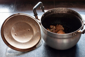 Pot of boiled pork bone soup burning until the water is dry and burnt.