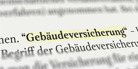 Gebäudeversicherung im Buch mit Textmarker markiert