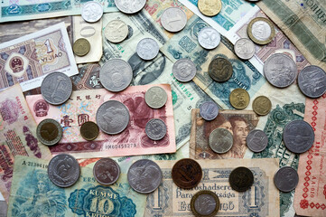 Free-to-use paper and metal money from different countries