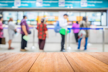 Obraz premium Wooden table in the hospital lobby background.