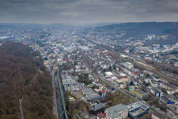 Luftaufnahme von Wuppertal Barmen mit Wupper und Schwebebahngerüst