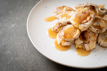 Grills Banana with Caramel Sauce