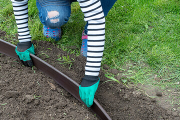 Create lawn edge in the garden