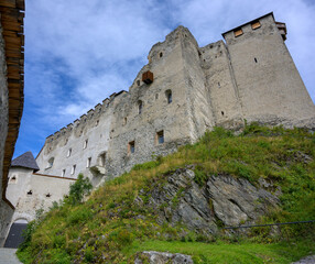Obraz premium Castle Heinfels in the Pustervalley of Eastern Tirol, Austria