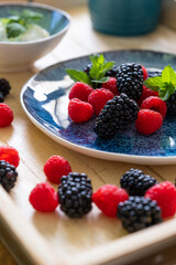 Himbeeren und Brombeeren Frühstück