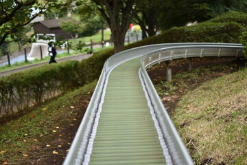 ローラー滑り台