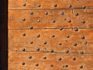 porte clout&eacute;e