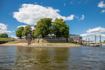 Fototapeta premium Hamburg - Kirchwerder, der Fähr - Anleger Zollenspieker