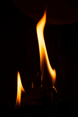 Fiamme del fuoco di un camino.