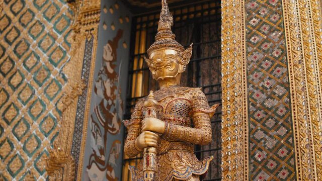 Bangkok The Grand Palace_Wat Phra Kaew (Temple of the Emerald Buddha) close shot zoom in Golden Buddha 4K
