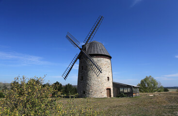 Fototapeta na wymiar Turmwindmühle Warnstedt im Harz auf dem Eckberg