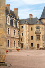 Fototapeta na wymiar Lapalisse, dans l'Allier, et son château