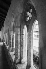 Obraz premium Cloître de Saint-Ursanne, en Suisse, construit au 12ème siècle