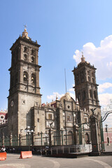 Fototapeta na wymiar Cathedral Basilica de Puebla on central square, Puebla de Zaragoza, Mexico